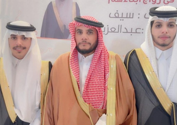 بحضور الشيوخ والأعيان.. عيد ومنور بن عبيد بن خلف بن شويلع يحتفلان بزواج نجليهما  “عبدالعزيز وسيف “في قصر الأشقر بمحافظة الحائط