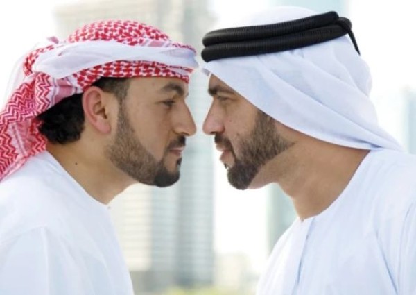 الإمارات تحظر على غير المواطنين التحدث باللهجة الإماراتية في الإعلام لحماية الهوية الثقافية