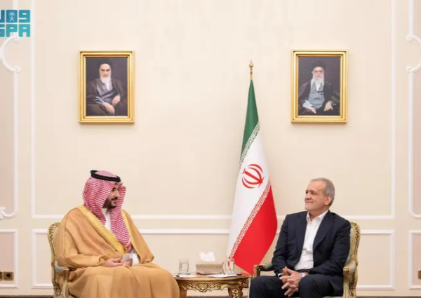 تفاصيل لقاء سمو وزير الدفاع مع رئيس الجمهورية الإسلامية الإيرانية