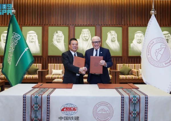 عقد بـ «4.2 مليارات ريال» بين شركة “الدرعية” وتحالف صيني.. لتطوير مرافق جامعة الملك سعود