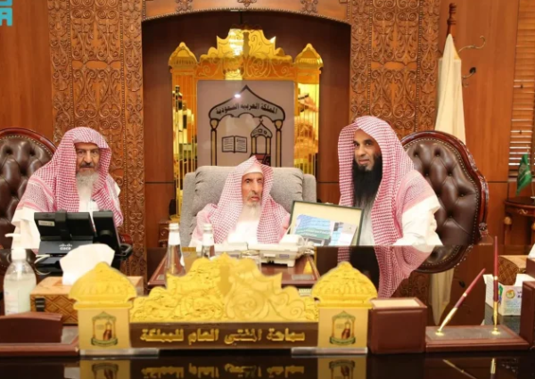 «تقليل الفوضى الفقهية».. المفتي العام يتسلّم تقرير مبادرة “أهمية الرجوع إلى العلماء عند اختلاف الفتوى”
