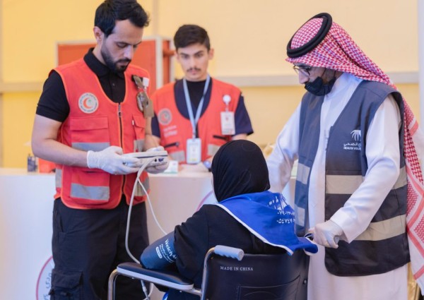 الهلال الأحمر بالحدود الشمالية يواصل تقديم خدماته لحجاج العراق عبر منفذ جديدة عرعر