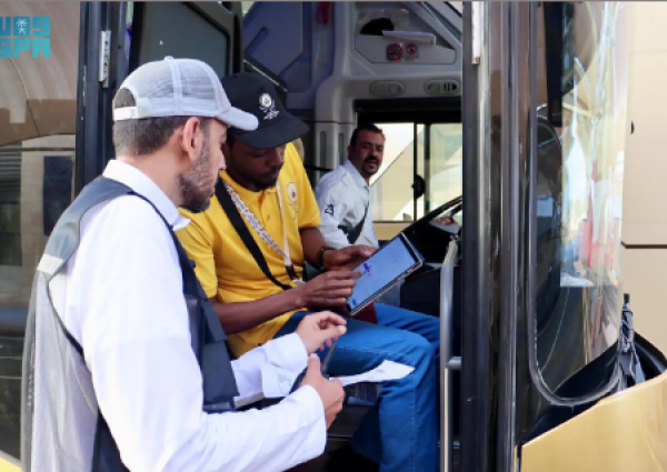 «بأحدث التقنيات الذكية».. مركز إرشاد الحافلات بمكة يوجه أكثر من 1200 مرشد لخدمة ضيوف الرحمن