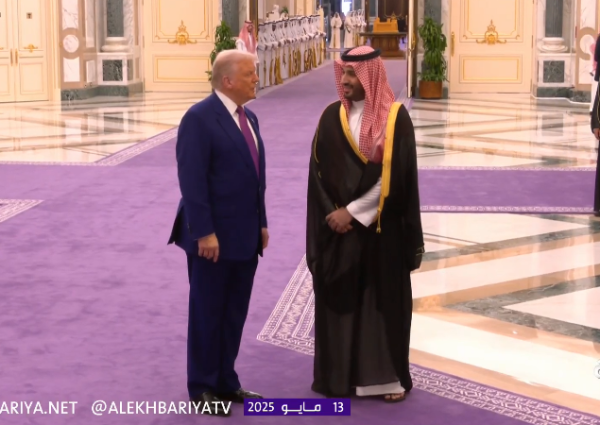 بالفيديو: تبادل الأحاديث بين ولي العهد الأمير محمد بن سلمان والرئيس الأميركي دونالد ترامب في قصر اليمامة