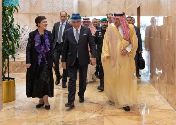 وصول وزير خارجية العراق إلى الرياض وفي استقباله نائب وزير الخارجية السعودي