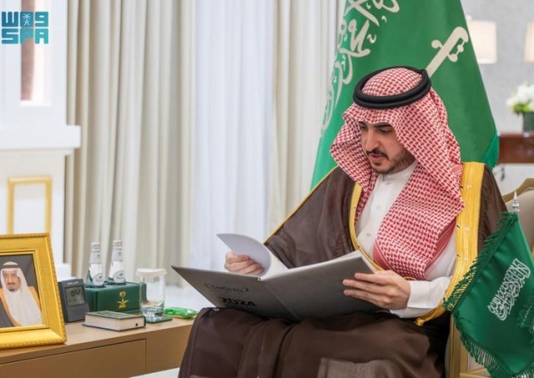 «أمير الجوف» يطّلع على إنجازات مطاري الجوف والقريات ويؤكد دعم تطوير النقل الجوي في المنطقة