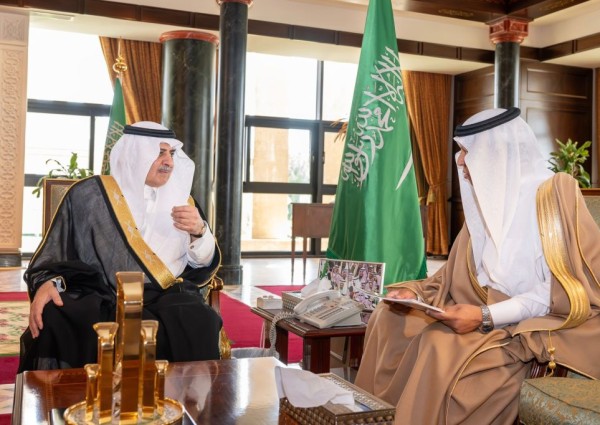 «أمير تبوك» يطّلع على مستجدات مشاريع النقل والخدمات اللوجستية بالمنطقة