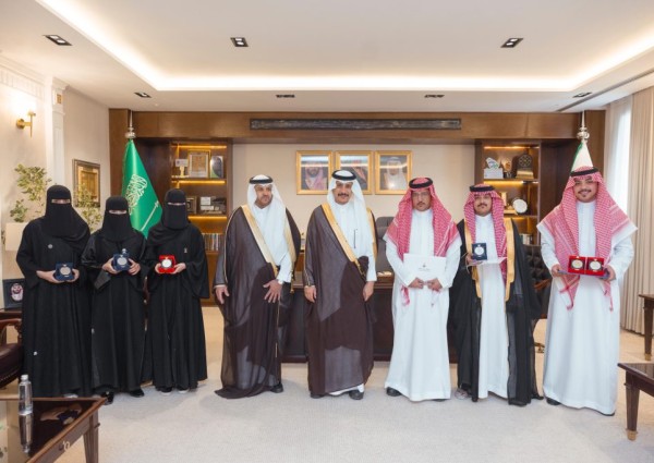 محافظ حفر الباطن يهنئ طلاب الجامعة الفائزين بـ 6 جوائز عالمية في معرض «إيتكس 2025»