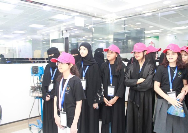 طلاب «موهبة الإثرائي» يزورون المختبر الإقليمي وبنك الدم بعرعر