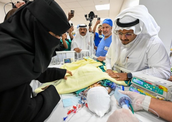 إنجاز طبي سعودي جديد.. فصل التوأم الملتصق “يارا ولارا” في عملية معقدة استغرقت 12 ساعة ونصف