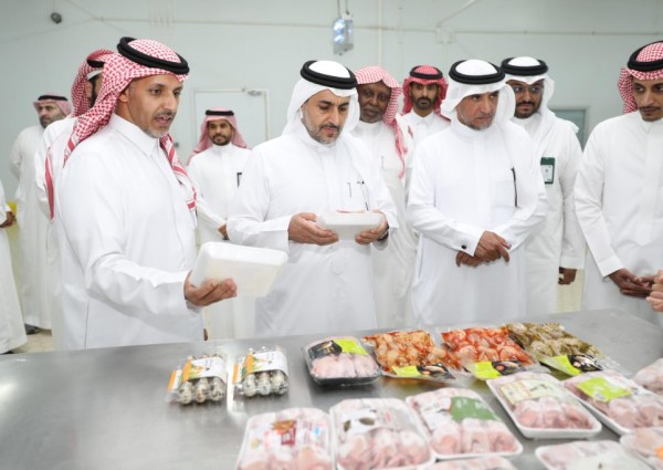 «نائب وزير البيئة» يتفقد مشاريع تبوك الزراعية ويزور أكبر مشروع لإنتاج السمان في الشرق الأوسط