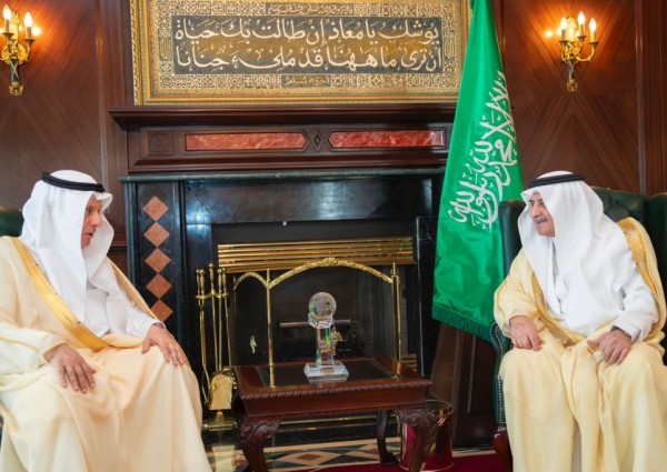 أمير تبوك يبحث مع وزير البيئة مشاريع وخطط منظومة المياه والزراعة بالمنطقة