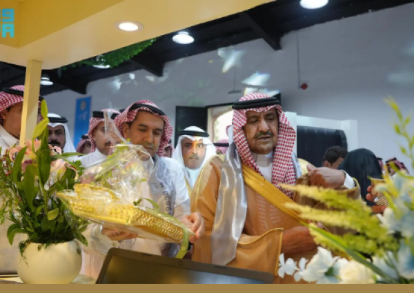 محافظ الحناكية يفتتح “مهرجان العنب الأول” بالنخيل لتعزيز الزراعة والسياحة بالمدينة المنورة