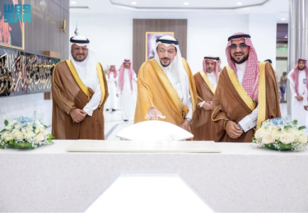 أمير القصيم يفتتح مركز الملك عبدالعزيز للمؤتمرات بجامعة القصيم