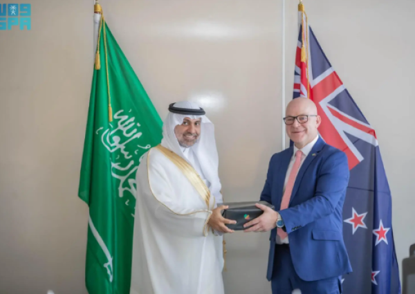 وزير الصحة يبحث تعزيز التعاون الصحي مع نيوزيلندا ويعرض تجربة المملكة في الصحة الرقمية
