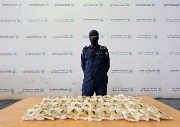 إحباط تهريب أكثر من 261 ألف حبة إمفيتامين و9.8 كغم شبو عبر منافذ المملكة وضبط 3 متورطين
