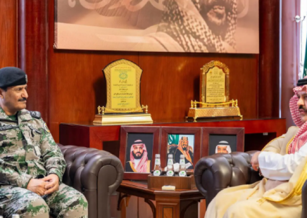 أمير حائل يستقبل قيادات السجون ويؤكد دعم القيادة للقطاعات الأمنية