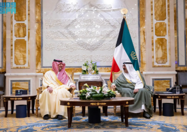 أمير الكويت يستقبل وزير الداخلية السعودي ويستعرضان العلاقات الثنائية والتعاون الأمني