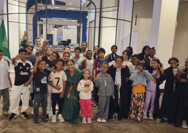 90 طالبًا وطالبة من “الجمعيّة الأولى ” يتدرّبون على الموسيقى في المركز السعودي بجدة