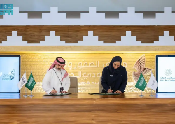 نادي الصقور السعودي يوقّع مذكرة تفاهم مع “البحر الأحمر الدولية” لتعزيز حماية النظم البيئية ومواطن الصقور