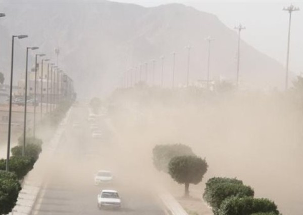 رياح نشطة وأتربة مثارة تضرب الجوف والحدود الشمالية
