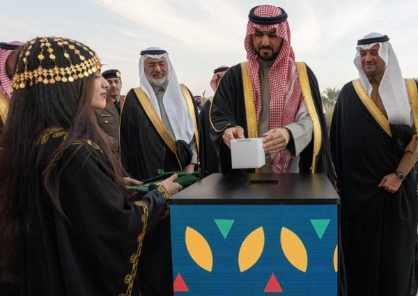 نائب أمير الشرقية يفتتح “قرية النخيل”.. 21 متجراً و19 مطعماً تستقبل الزوار لمدة شهرين