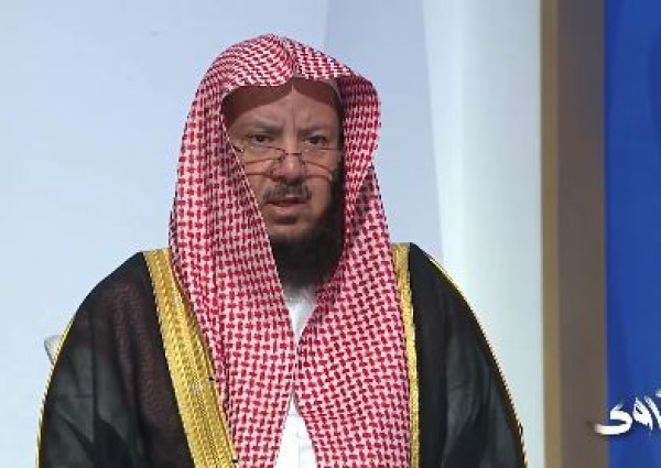 هل استخدام لاصقة الإقلاع عن التدخين ومنع الحمل وكريمات الجلد في نهار رمضان يُفطر؟.. الشيخ عبدالسلام السليمان يوضح (شاهد)