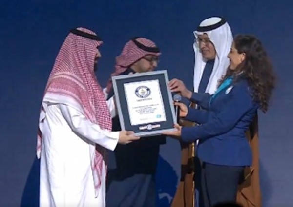 شاهد.. لحظة إعلان “غينيس” المنتدى السعودي للإعلام الأكبر عالمياً بحضورٍ تاريخي