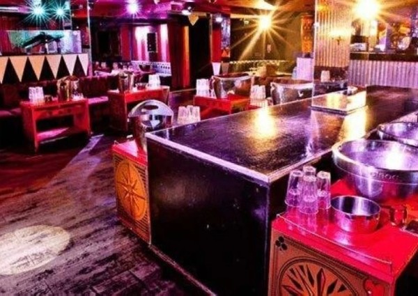 مصر.. قرار بإغلاق الكباريهات والملاهي الليلية والبارات