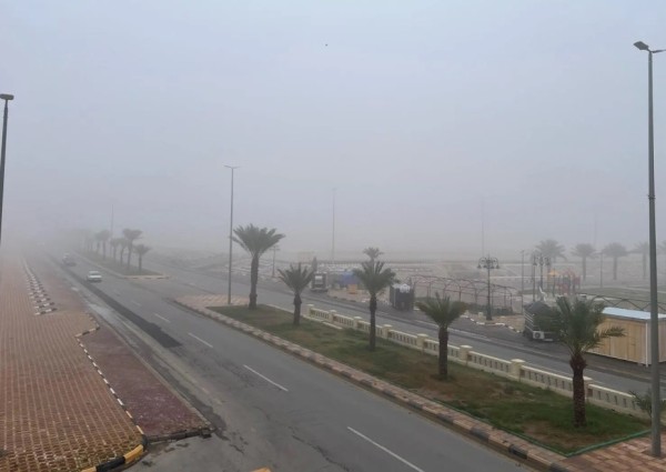 الأرصاد تحذر من رياح مثيرة للأتربة وضباب في عدة مناطق بالمملكة