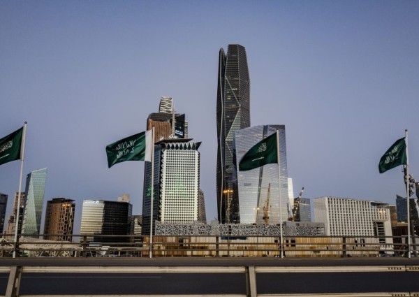 احتفاءً بـ 3 قرون من المجد.. 25 ألف علم ترفرف في سماء الرياض ومحافظاتها