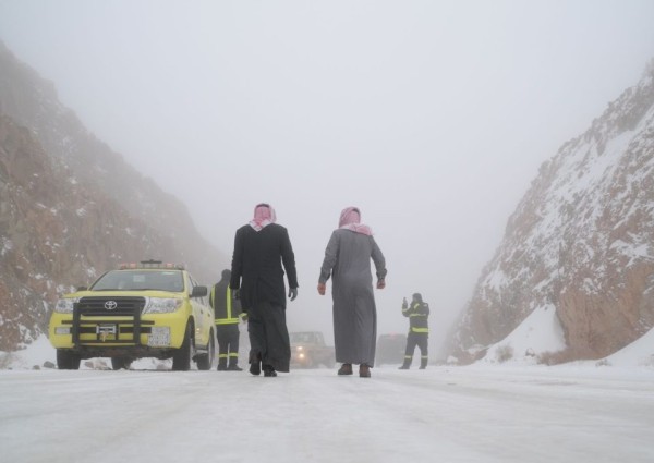 من الشمال إلى الرياض.. “الغبار” يسيطر على الأجواء والضباب يربك الرؤية في المرتفعات