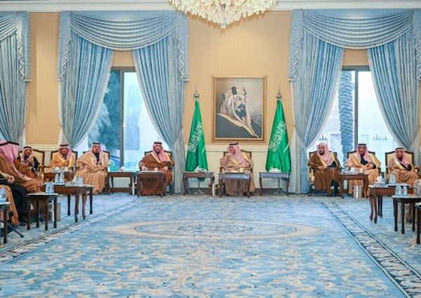 أمير منطقة تبوك يتبادل التهاني الرمضانية مع المواطنين والمسؤولين