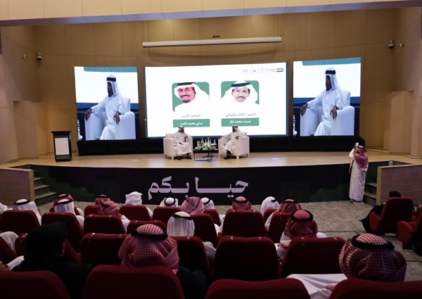 تقديراً لعطائه الثقافي.. تكريم الروائي عبده خال في ختام أمسية “فينيق الرواية السعودية” بصبيا