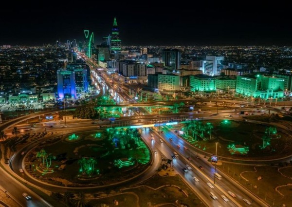 مزيج الضوء والهوية.. 5481 إنارة ومجسمات وطنية تضيء شوارع الرياض في ذكرى التأسيس