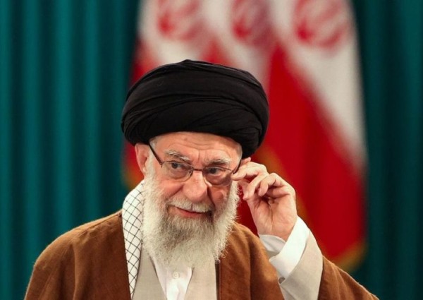 هيئة البث الإسرائيلية: العثور على جثة خامنئي تحت أنقاض قصره