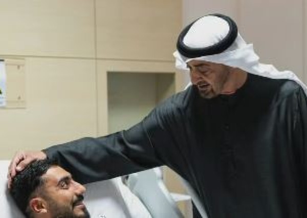 بعد الهجمات الإيرانية.. شاهد بالفيديو رئيس الإمارات يطمئن على المصابين في المستشفيات بنفسه