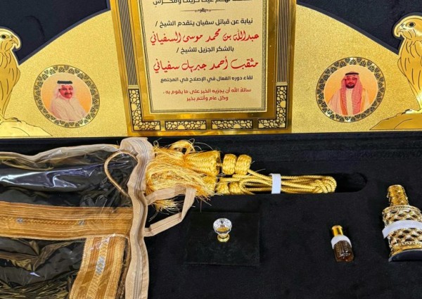 في ليلة وفاء بالعارضة.. مشايخ وأعيان قبيلة سفيان يهنئون الشيخ “مثقب” بعيد الفطر ويُكرمونه