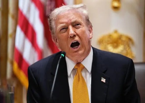 ترمب يعلن حصار الموانئ الإيرانية ويتعهد بفتح مضيق هرمز ومنع طهران من السلاح النووي