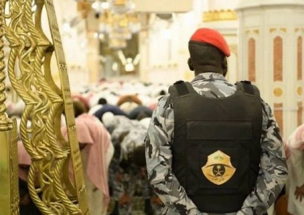 انتهاء مهلة مغادرة المعتمرين.. البقاء مخالفة والعقوبات تصل إلى 100 ألف ريال