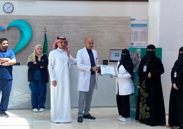 باعتبارهم خط الدفاع الأول.. إدارة المستشفى الألماني تكرّم المتميزين من كادر التمريض (صور)