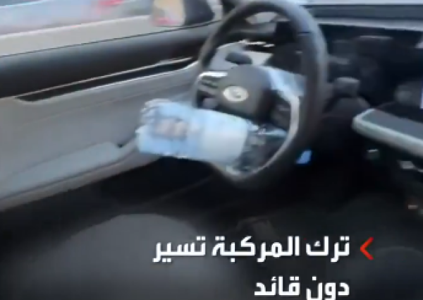 ترك السيارة تسير بلا قائد!.. شاهد كيف تفاعل المرور مع فيديو “متهور الرياض” المثير للجدل