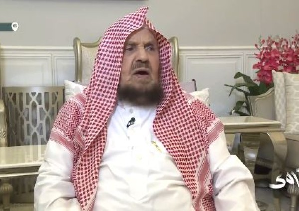 ما حكم من قال “عليَّ الحرام” ولم يفعل؟.. الشيخ عبد الله المنيع يوضح (شاهد)