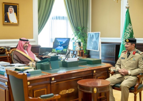 سمو نائب أمير تبوك يقلّد قائد قوة أمن المنشآت رتبته الجديدة