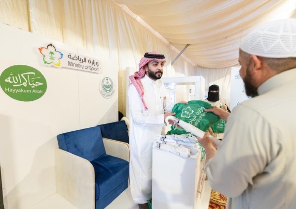 مبادرة إنسانية لاستقبال الحجاج بمنفذ جديدة عرعر بمشاركة متطوعي وزارة الرياضة