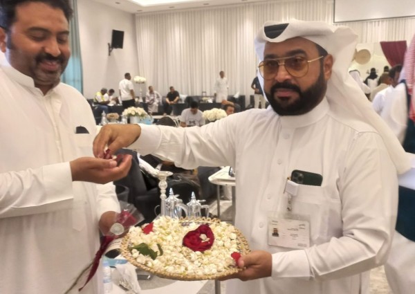 وسط أجواء إيمانية.. فريق «قوة عطاء» التطوعي يشارك في مبادرة توديع الحجاج بصبيا