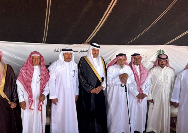 ​في مشهدٍ يجسد التراث.. الدكتور مشعل آل علي يزور فعاليات مزاد الإبل بمحافظة الغزالة (صور)