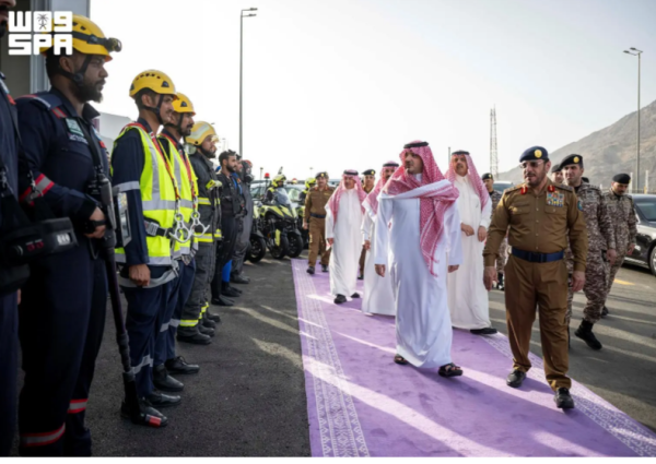 وزير الداخلية يتفقد جاهزية الدفاع المدني في مشعر منى ويطلع على خطط الطوارئ لموسم الحج