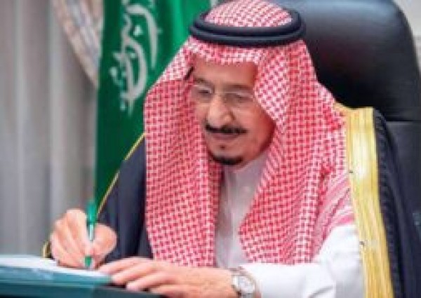 خادم الحرمين الشريفين يوجّه باستضافة 1000 معتمر ومعتمرة من مختلف دول العالم على نفقته الخاصة