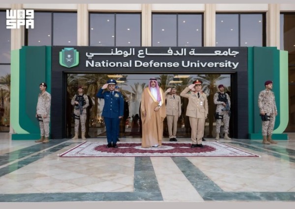 نائب وزير الدفاع يرعى حفل تخريج دارسي جامعة الدفاع الوطني للعام الأكاديمي 1447هـ